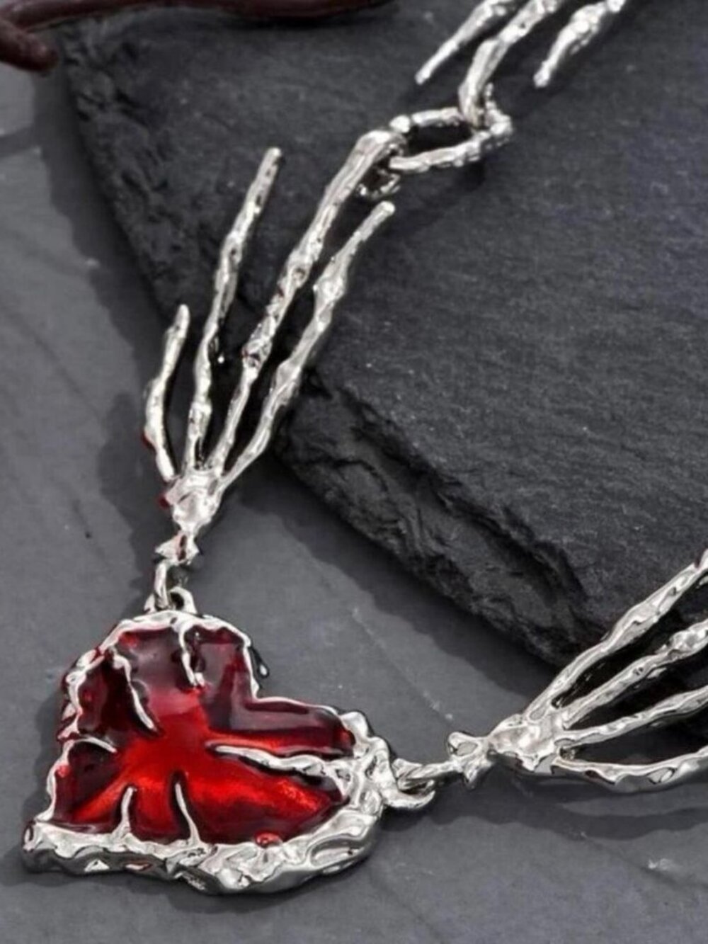 Gothic red heart necklace - Picture 2 of 2
